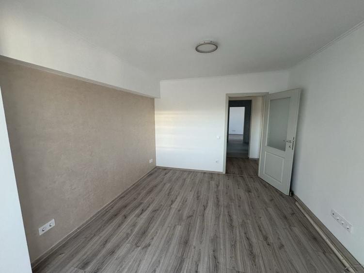 Apartament cu 4 camere decomandat în Tudor