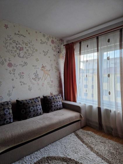 Apartament cu 3 camere semidecomandat în Florești