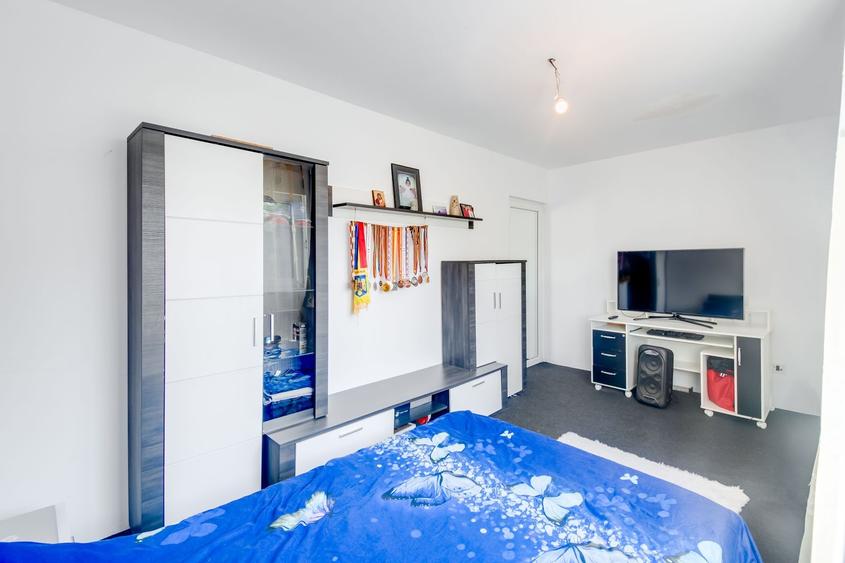 Casă individuală cu 5 camere cu Canalizare în Sud