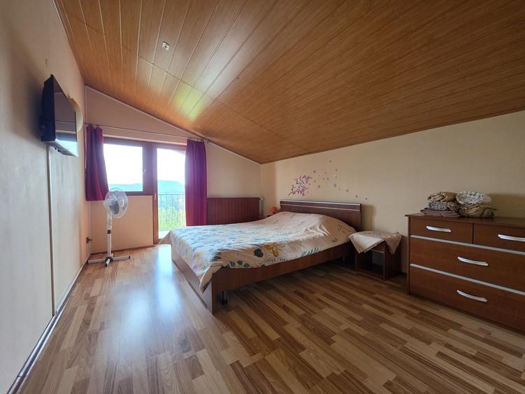 Casă individuală cu 9 camere cu Piscina în Cornu de Jos (Cornu)