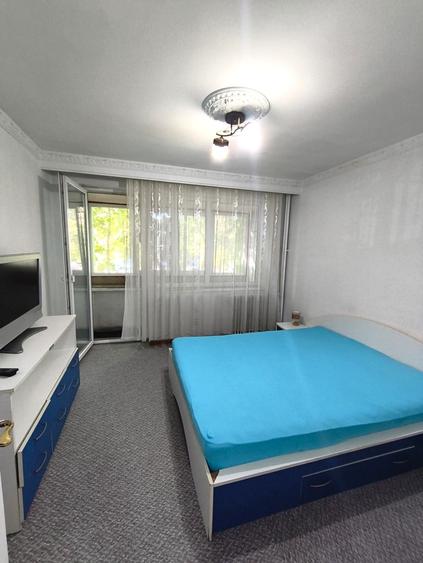 Apartament cu 3 camere semidecomandat în Cantemir