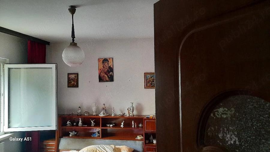 Apartament cu 3 camere semidecomandat în Central