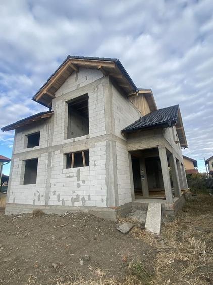 Casă cu 4 camere în Livada