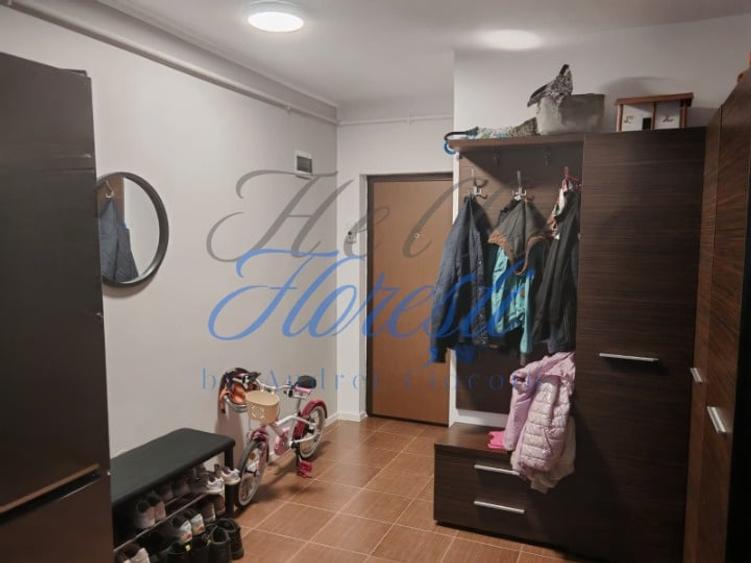 Apartament cu 3 camere semidecomandat, mobilat în Florești
