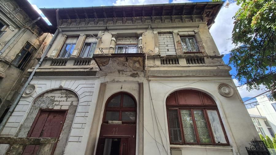 Apartament cu 7 camere semidecomandat în Unirii