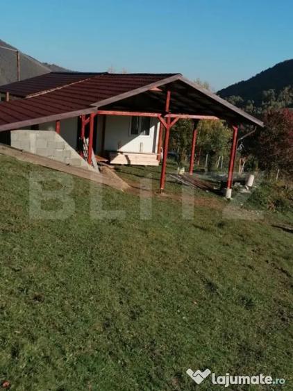 Casă cu 3 camere cu Teren 2330 Mp în Mărișel