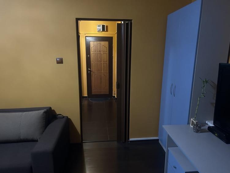 Garsonieră decomandată în Gorjului