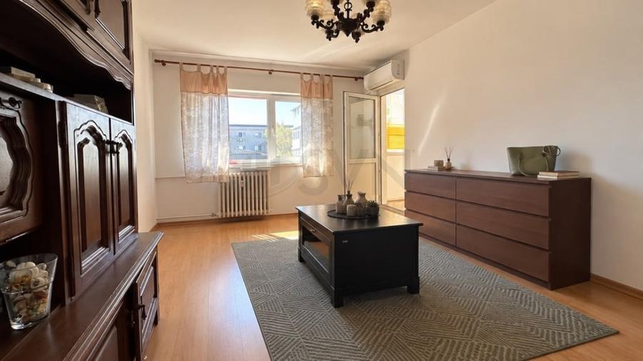 Apartament cu 3 camere decomandat în Băneasa