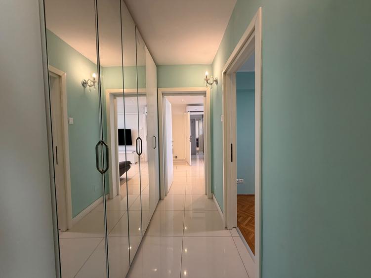 Apartament cu 3 camere semidecomandat în Titan