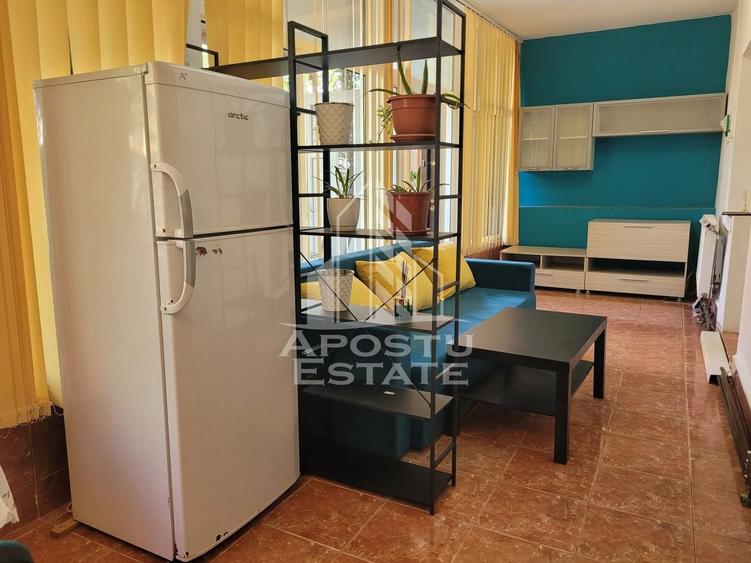 Apartament cu 3 camere decomandat, mobilat în Complex Studențesc