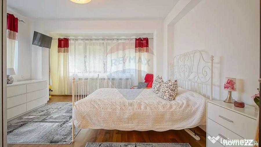 Apartament cu 5 camere decomandat în Zamora