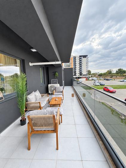 Apartament cu 3 camere decomandat în Energia