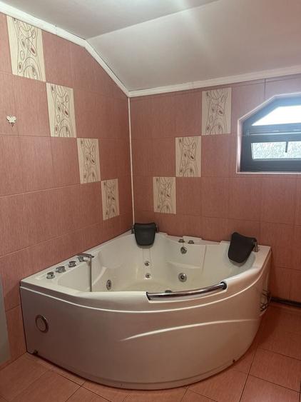Casă cu 4 camere cu Teren 380 Mp în Central