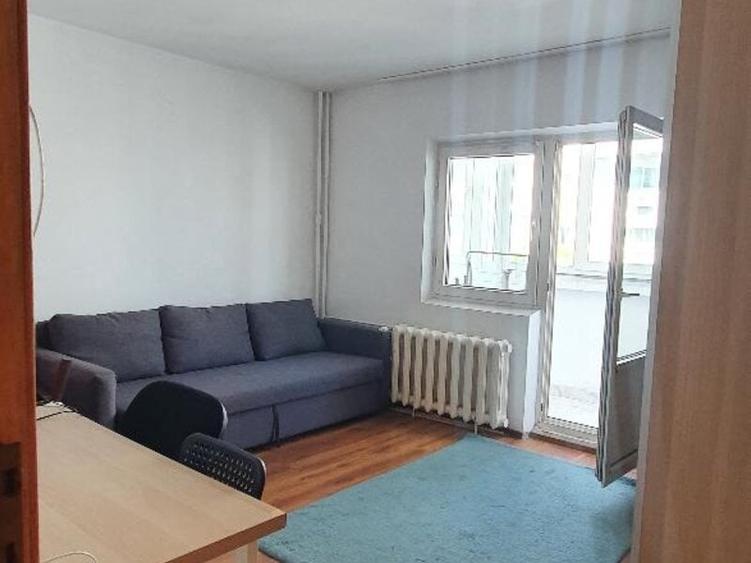 Apartament cu 3 camere decomandat în Octavian Goga