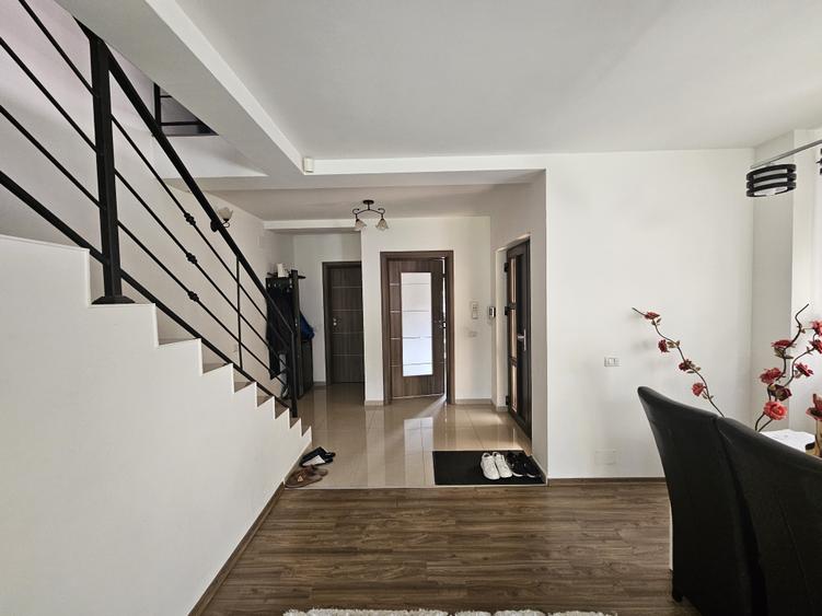 Duplex cu 4 camere cu Canalizare în Dumbrăvița