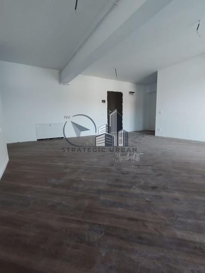 Apartament cu 3 camere semidecomandat în Florești