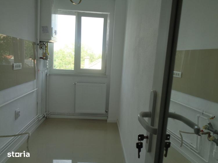 Apartament 2 camere renovat, termoteca ,baie cu geam, etaj 2 ,VLAICU - 12