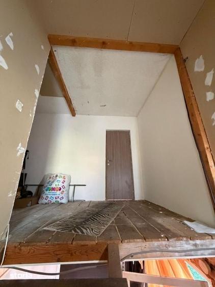 Casă cu 5 camere cu Teren 300 Mp în Bariera Vâlcii