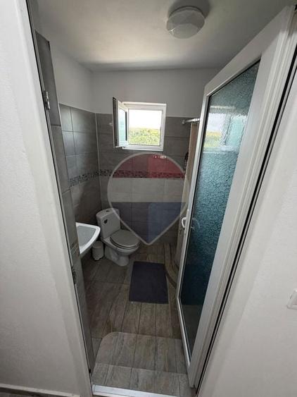 Casă individuală cu 5 camere cu Teren 5300 Mp în Găvănești