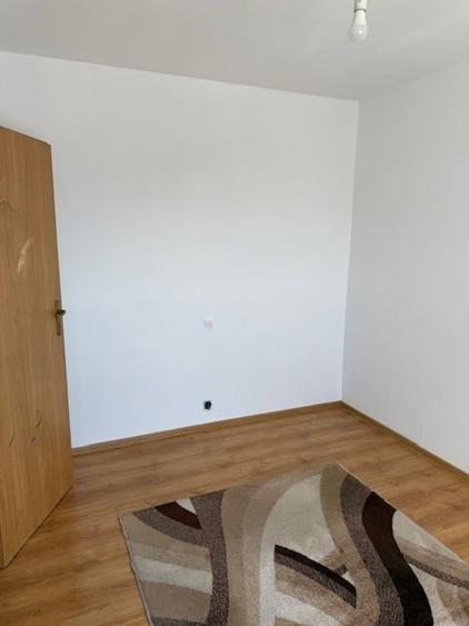 Apartament cu 3 camere semidecomandat în Doamna Ghica