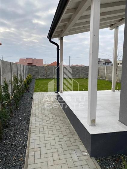 Casă cu 3 camere în Dumbrăvița