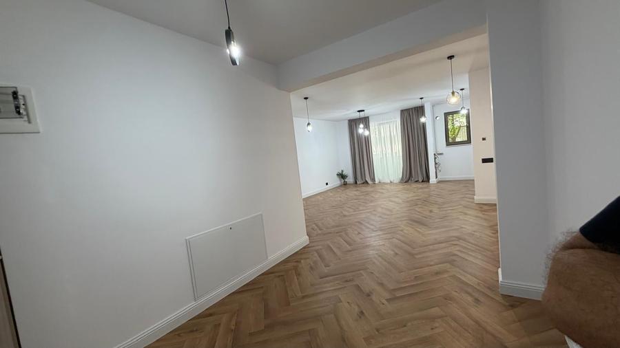 Apartament cu 2 camere semidecomandat în Băneasa