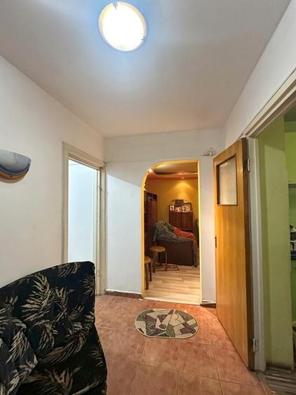 Apartament spatios cu 3 camere, intr-un bloc solid, la parter - 4