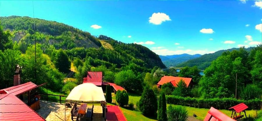 Casă individuală cu 5 camere cu Garaj în Siriu