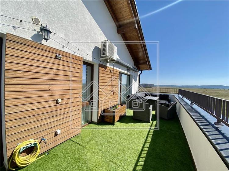 Penthouse cu 4 camere nedecomandat în Arhitecților - Calea Cisnădiei