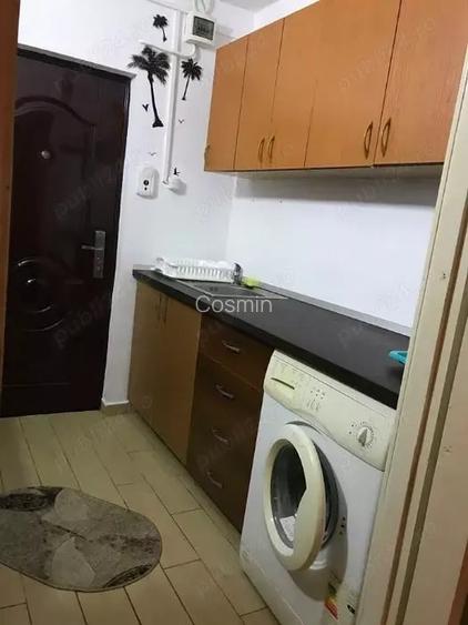 Vand urgent!!! Garsoniera 30 mp zona Poetului Vlaicu et. 4 total mobilata