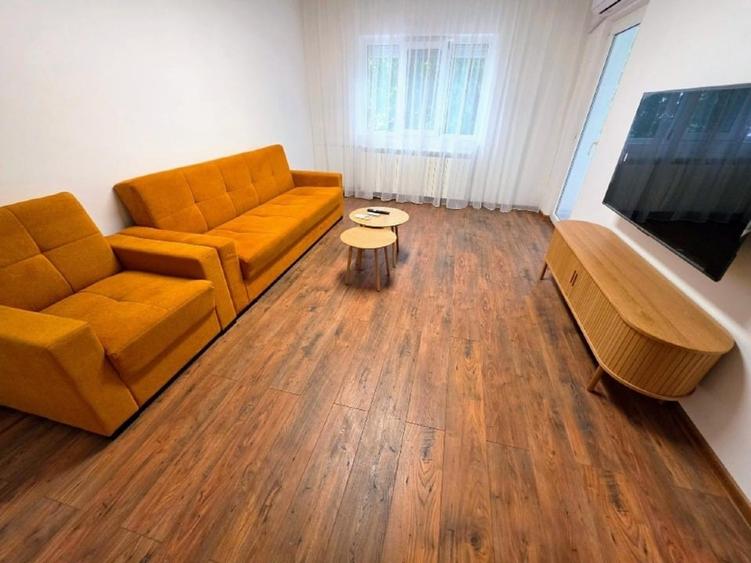 Apartament cu 3 camere semidecomandat, mobilat în Băneasa