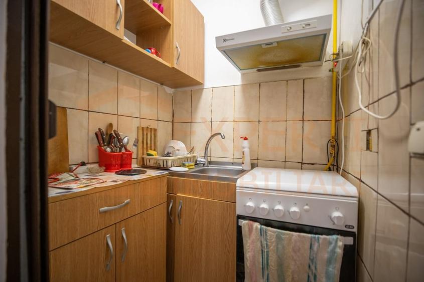 Apartament 2 camere de vânzare în zona Pod Butelii - Blocul SR - 10