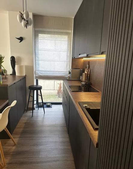 Apartament cu 3 camere decomandat, mobilat în Cetate