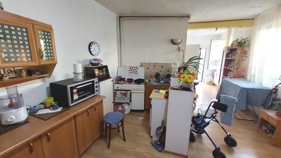 Casă cu 4 camere cu Teren 480 Mp în Piața Cluj
