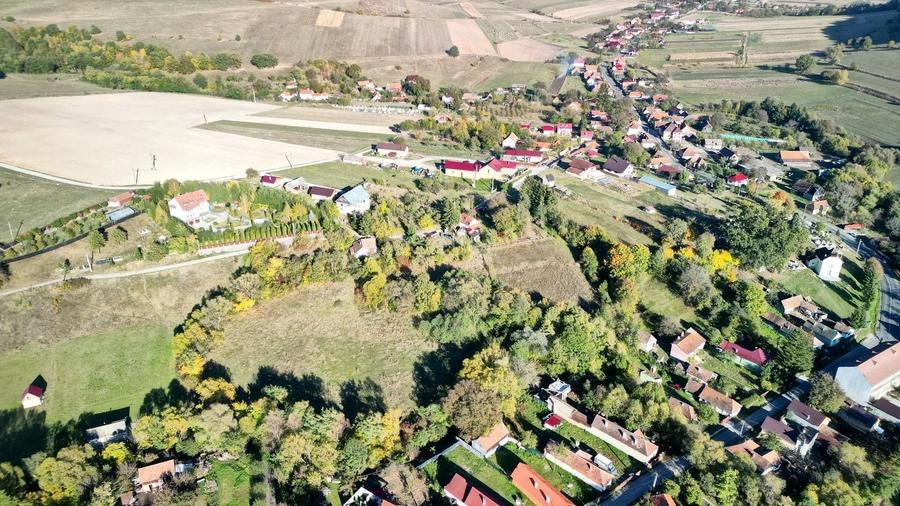Teren Construcții intravilan de 2825 mp, în Vâlcele