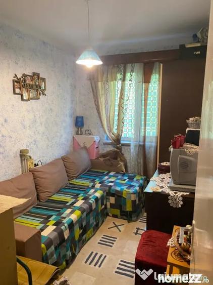 Apartament cu 3 camere semidecomandat în Inel II