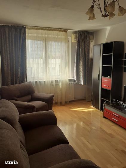 Apartament cu 3 camere semidecomandat în Pantelimon