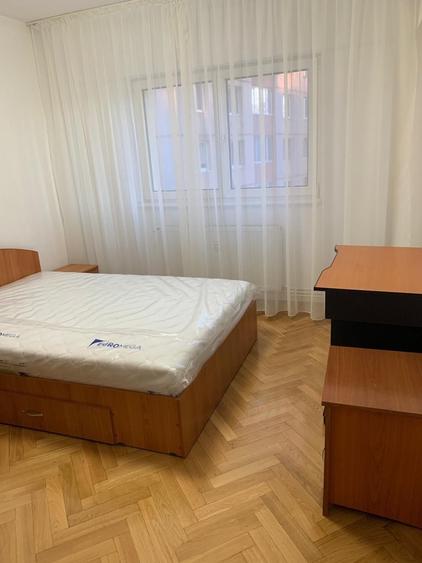 Apartament cu 3 camere decomandat în Griviței
