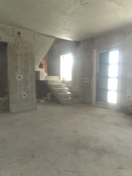 Casă cu 4 camere în Exterior Vest