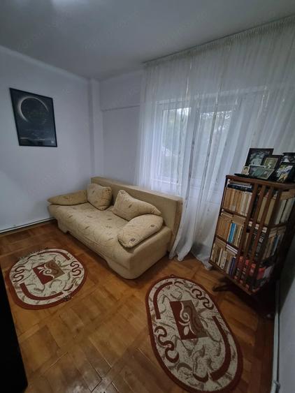 Apartament cu 3 camere decomandat în Prajila