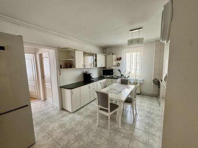 Apartament cu 3 camere în Unirii