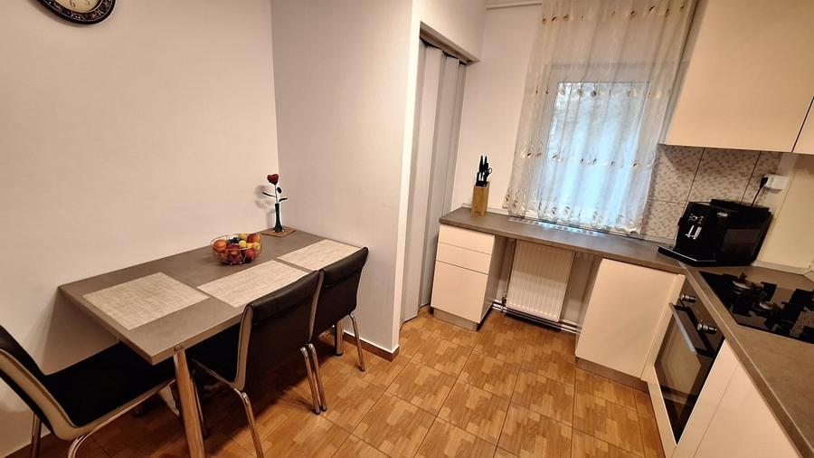 Apartament cu 4 camere decomandat, mobilat în Complex Studențesc