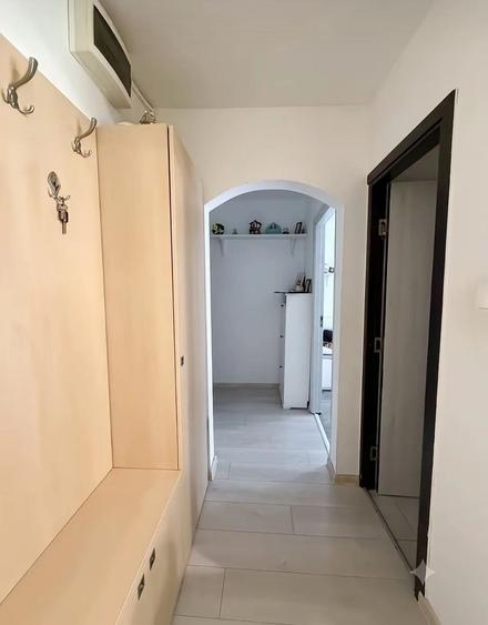 Apartament cu 3 camere decomandat în Exterior Vest