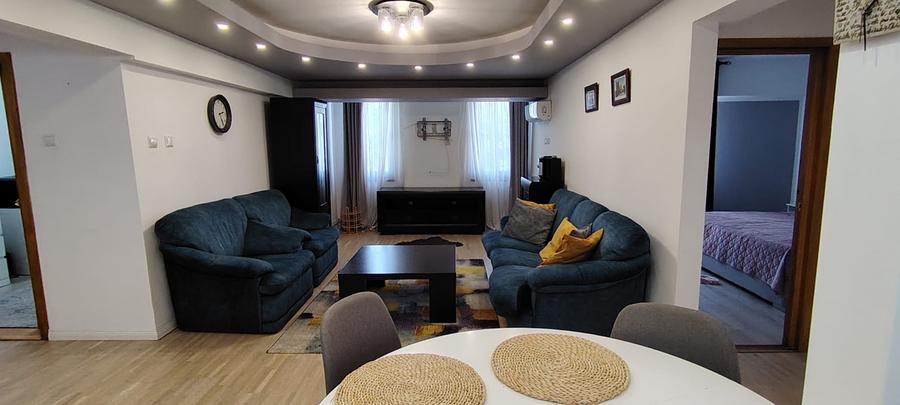 Apartament cu 4 camere decomandat în Central