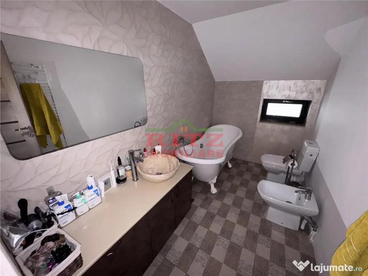 Casă cu 4 camere cu Teren 560 Mp în Central