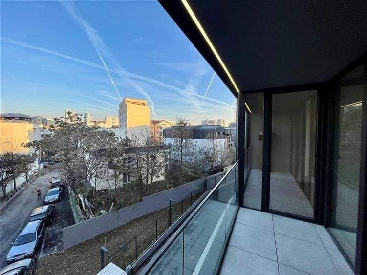 Apartament cu 3 camere semidecomandat, mobilat în Herăstrău