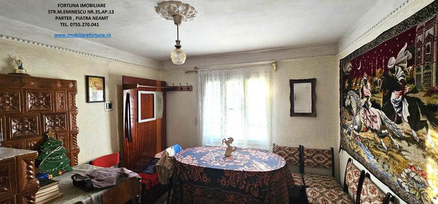 Casă cu 6 camere cu Teren 6329 Mp în Vest