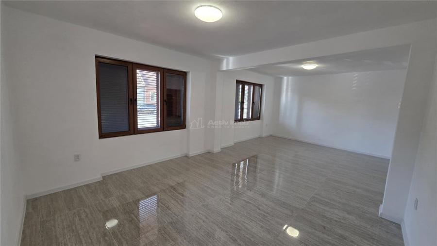 Spațiu comercial, de 130 mp, în Răcășdia