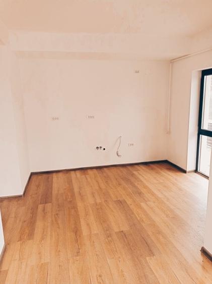Duplex cu 4 camere cu Canalizare în Central