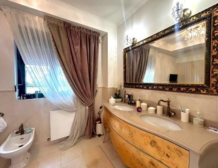 Casă cu 6 camere cu Garaj în Primăverii